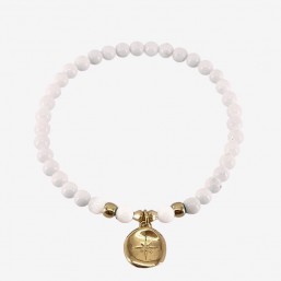 Stretch bracelet with a mother of pearl-
this fashion jewellery is plated with fin gold 24 cts