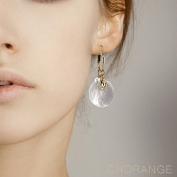 earring with natural MOP by Chorange french fashion jewels