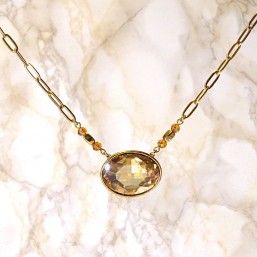 collier fantaisie avec sa chaine en acier dorée, un bijoux fantaisie par chorange