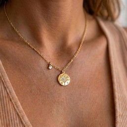 collier fantaisie en acier doré à l'or fin et zircons