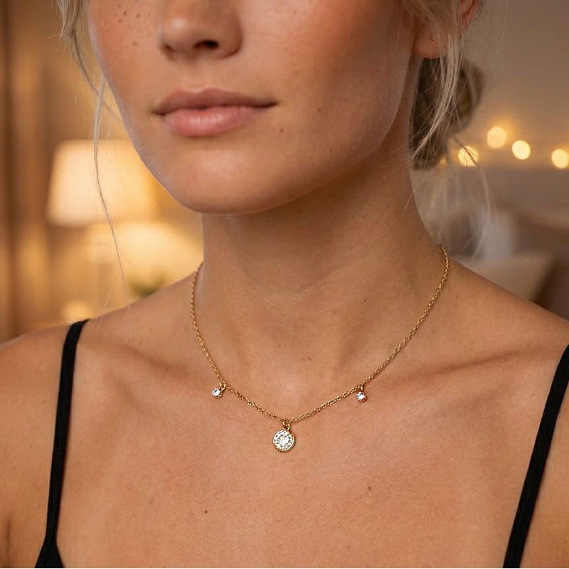 collier plaqué or avec pampille ronde de 6mm avec ses zircons et deux pampilles avec strass en crista